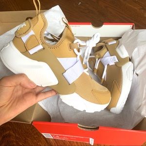 NEW Nike Huarache City Low Elemental Gold